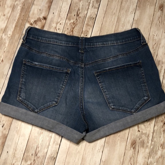 Mudd, stretch denim jean shorts w/destruction & cuffed btm - junior size 7 - Picture 10 of 11